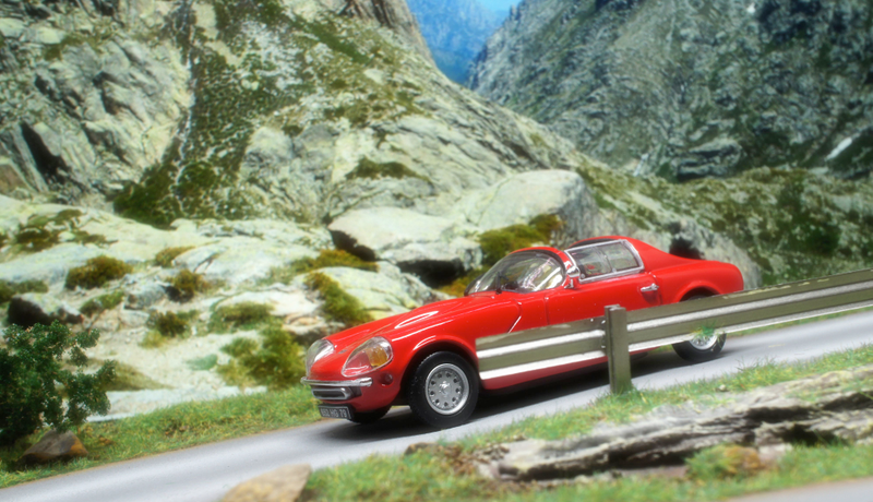 Illustration for article titled French Friday: un Quatre, Moteur à mi-voiture?